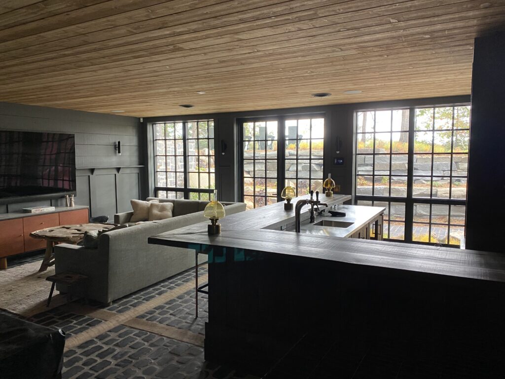 lower level wet bar craftsmanship